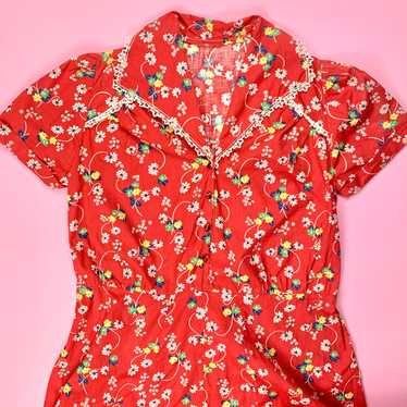 1930s Red Cotton Print Dress W/ Lace & Gem Buttons - image 1