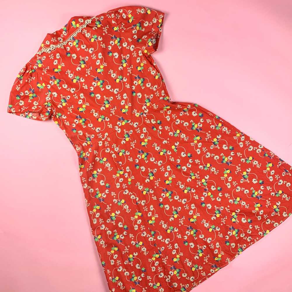 1930s Red Cotton Print Dress W/ Lace & Gem Buttons - image 3