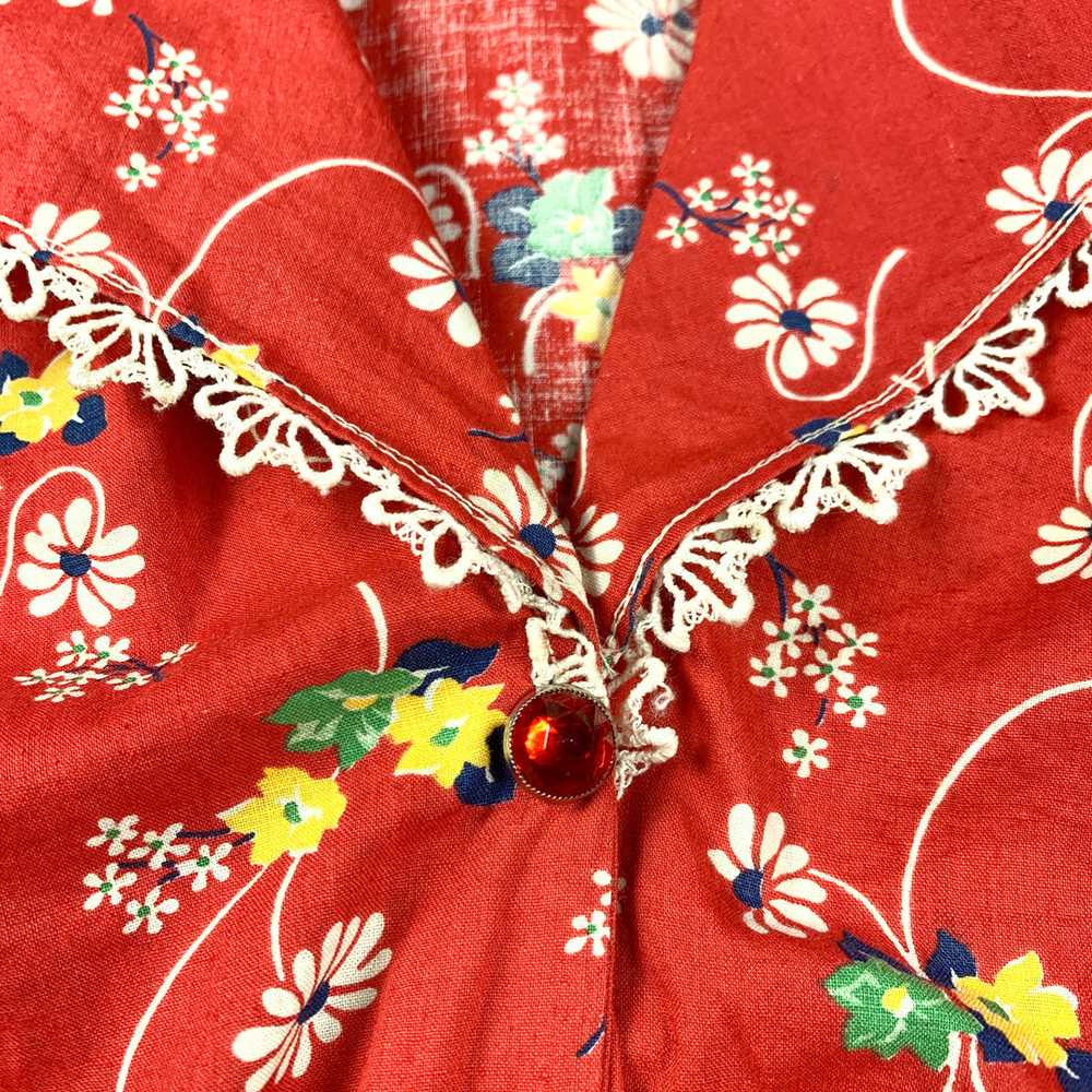 1930s Red Cotton Print Dress W/ Lace & Gem Buttons - image 4