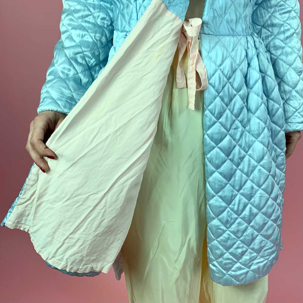 1940s Baby Blue Quilted Satin Robe w/ Oversized B… - image 6