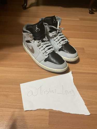 Jordan Brand × Nike Jordan 1 Mid Pure Platinum Met