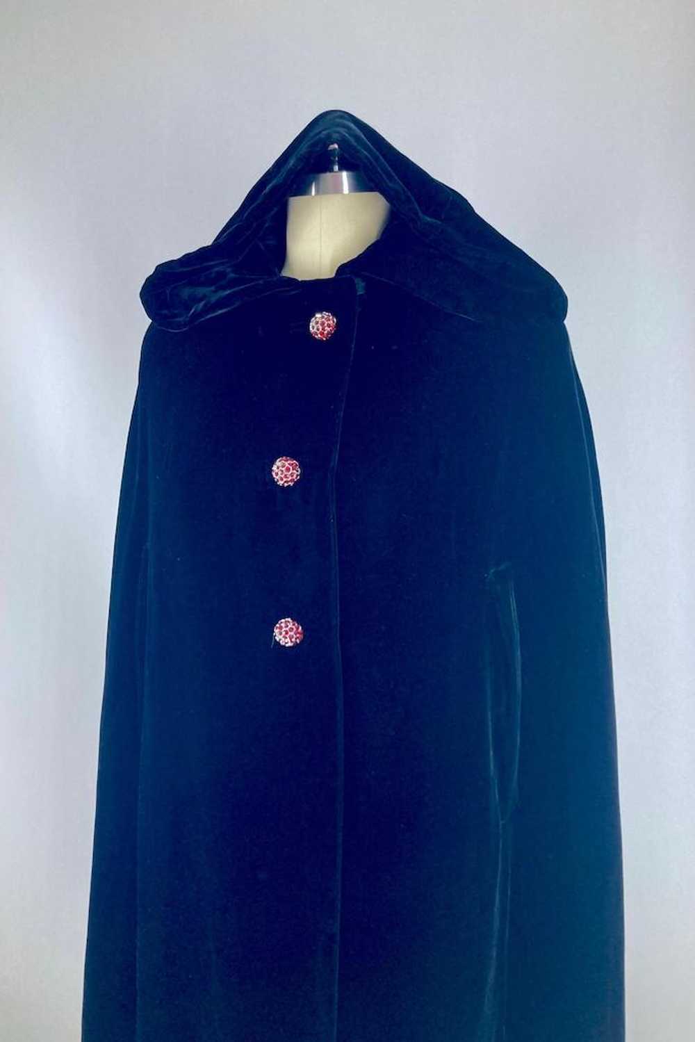 Vintage 1960s Black Velvet Cape - image 2