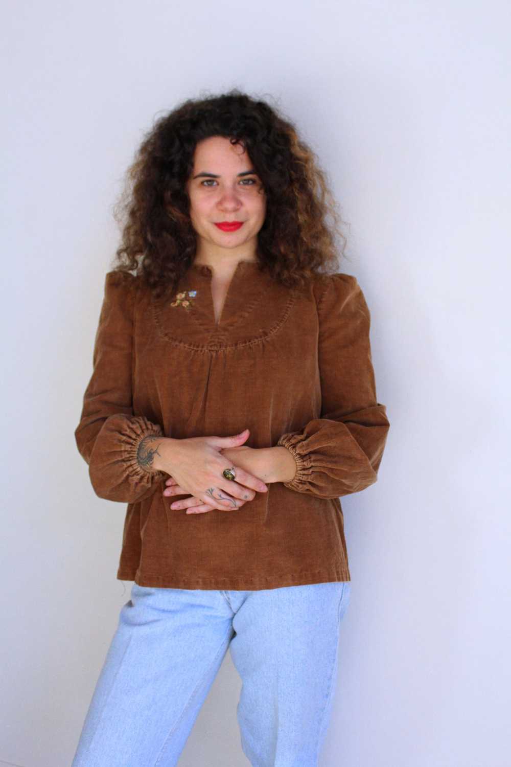 1960s Brown Corduroy Embroidered Smock Blouse w/ … - image 4