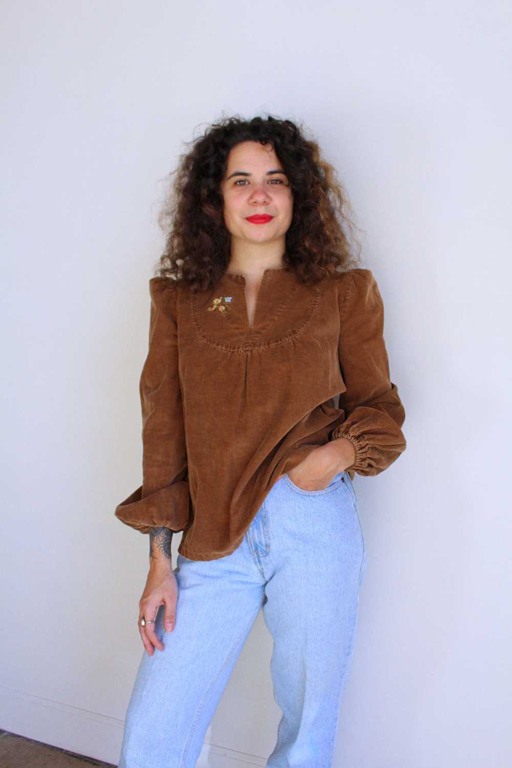 1960s Brown Corduroy Embroidered Smock Blouse w/ … - image 6