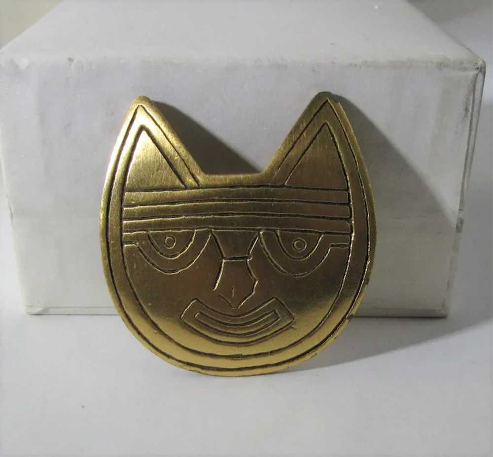 Signed Gold Tone Cat Face Pin Signed LAM - image 6