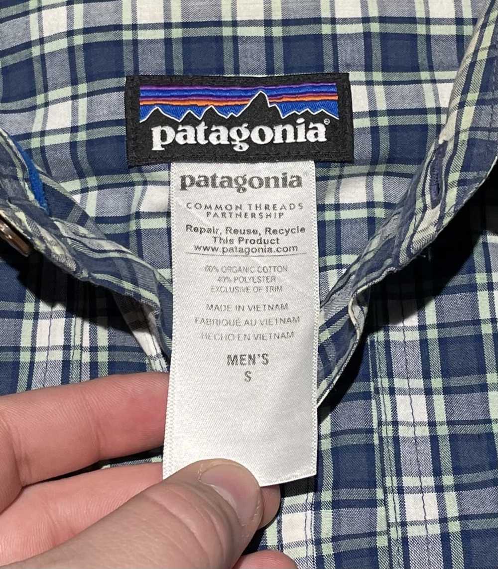 Patagonia Mens Patagonia plaid organic cotton lon… - image 2