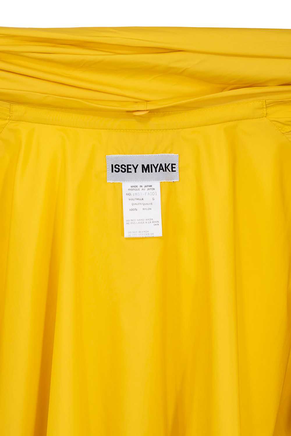 ISSEY MIYAKE ICONIC AND RARE WIND COAT - image 4