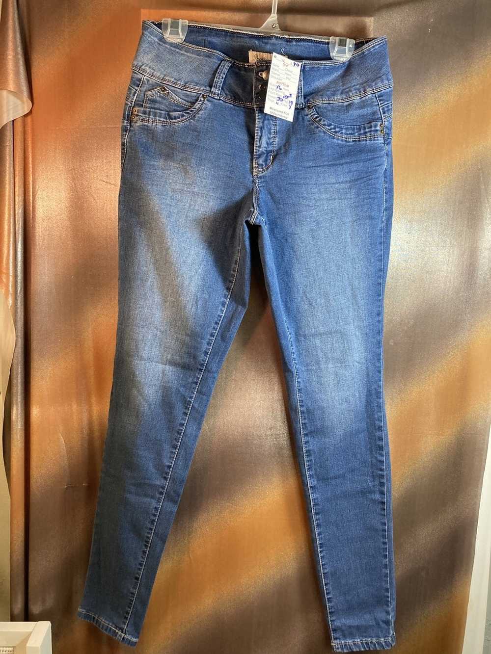 Designer Royalty jeans “wannabettabutt?” Size 8 3… - image 2