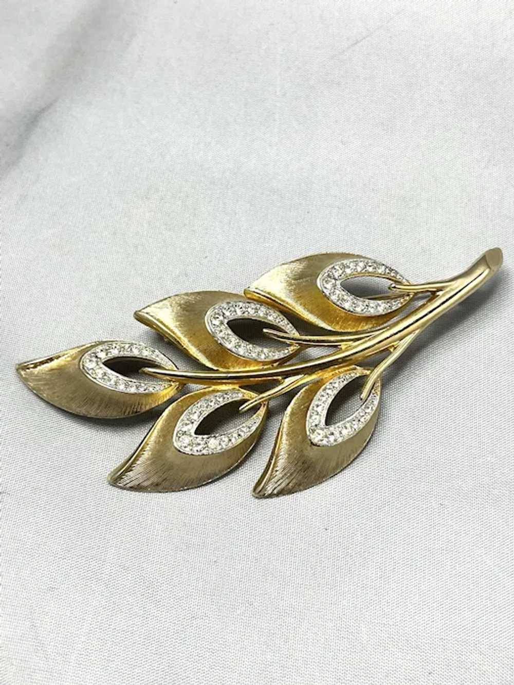 Vintage Rhinestone Gold Floral Leaf Brooch Pin - image 2