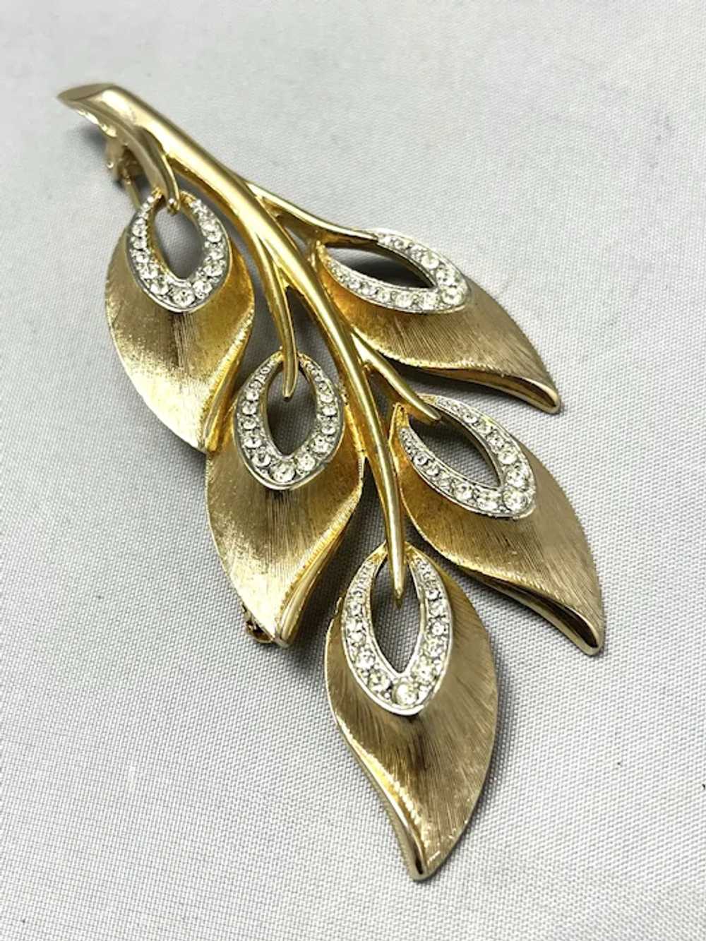 Vintage Rhinestone Gold Floral Leaf Brooch Pin - image 3