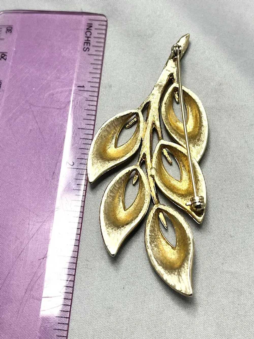 Vintage Rhinestone Gold Floral Leaf Brooch Pin - image 4