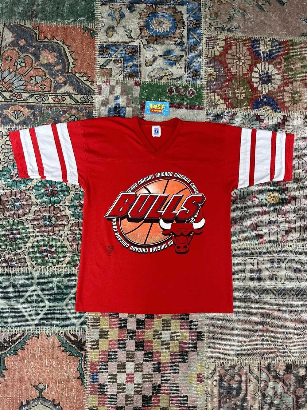 Official New Era Chicago Bulls NBA Fade Logo Red T-Shirt B77_316