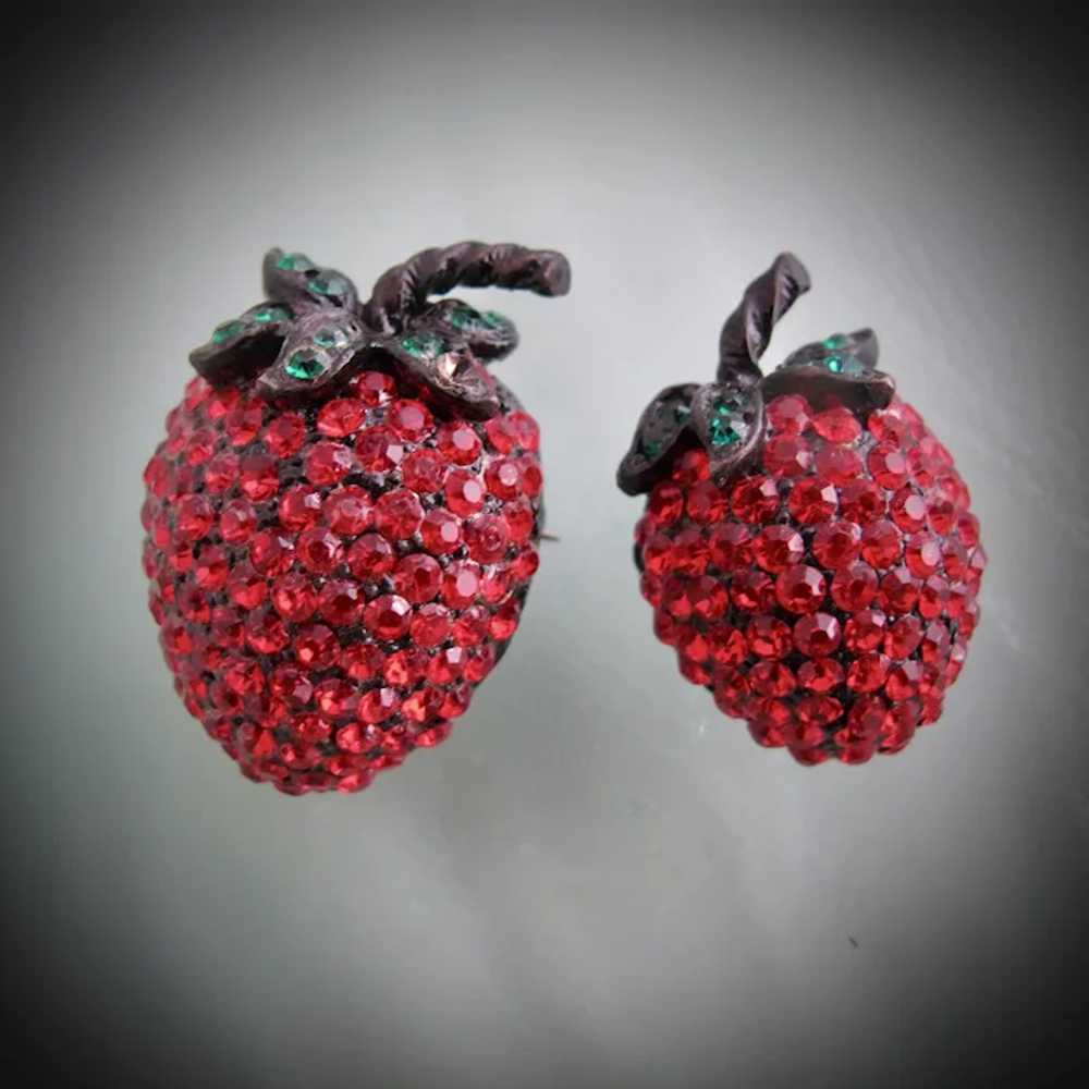 Vintage Weiss Japanned Pair of Strawberry Pins - image 4