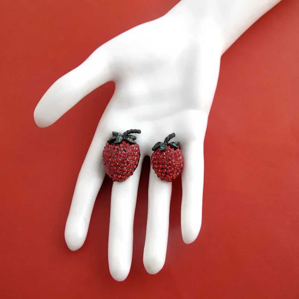Vintage Weiss Japanned Pair of Strawberry Pins - image 9