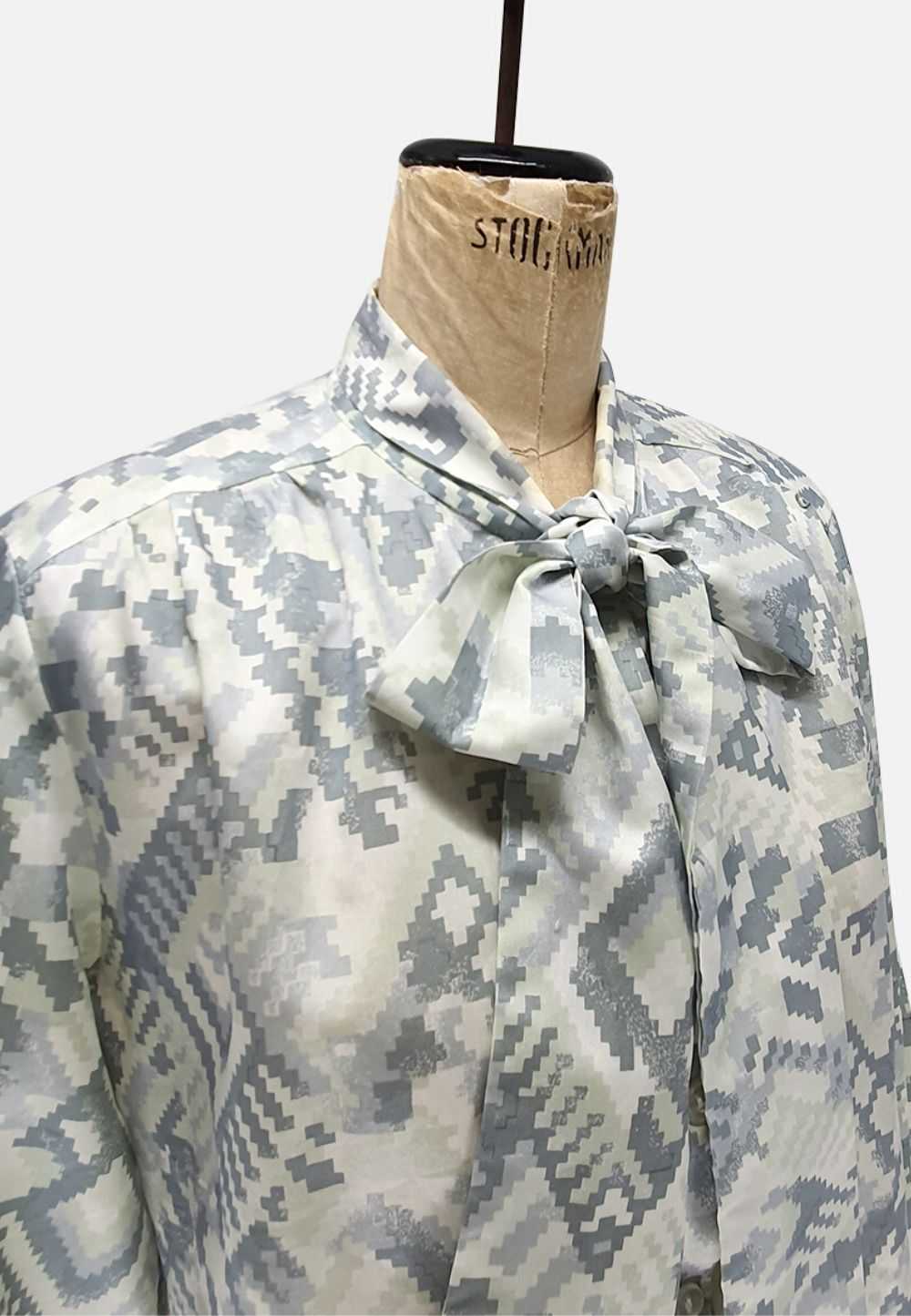 English Bow Beauty Blouse - image 6