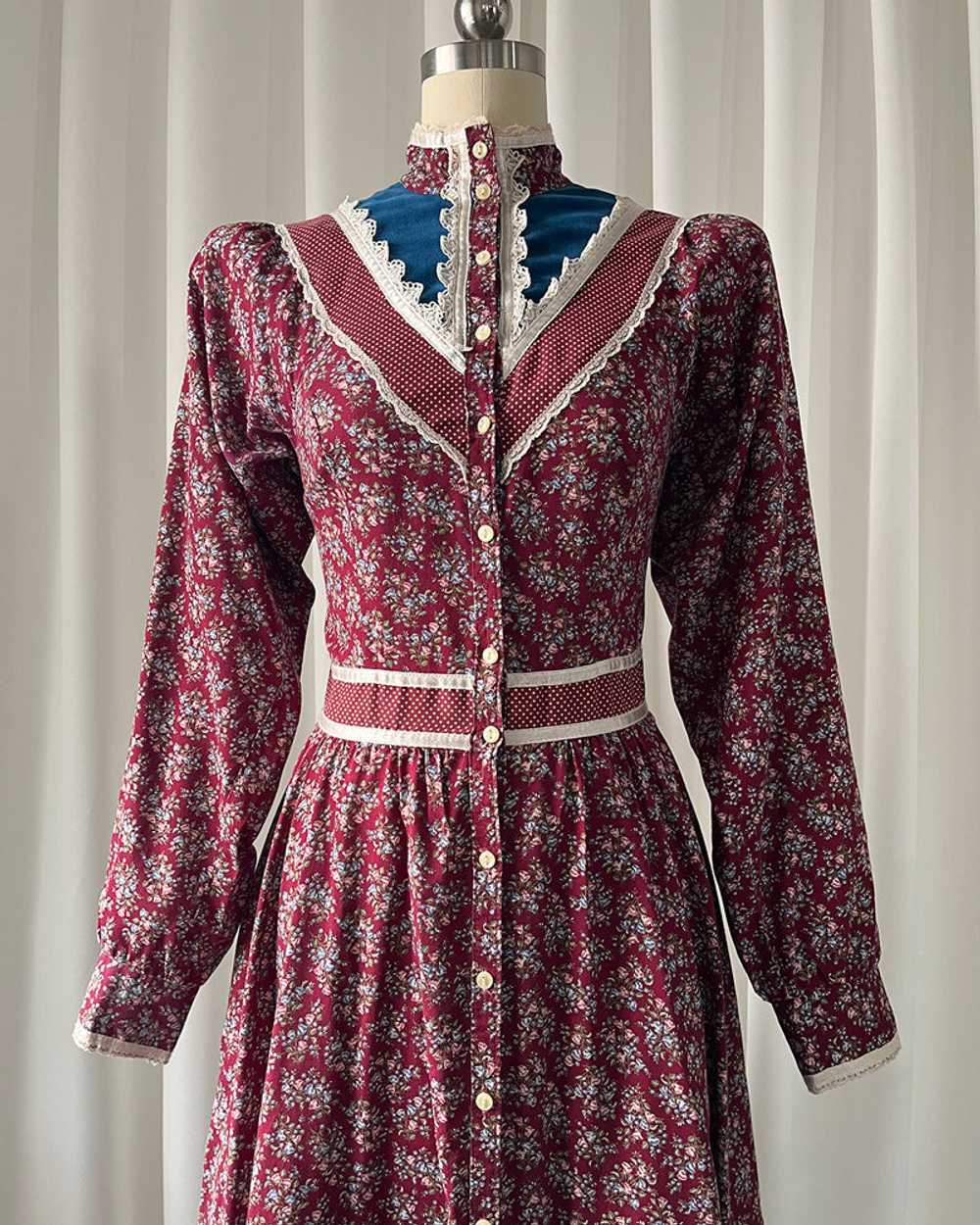 70s Gunne Sax Burgundy Floral & Velvet Dress - image 3