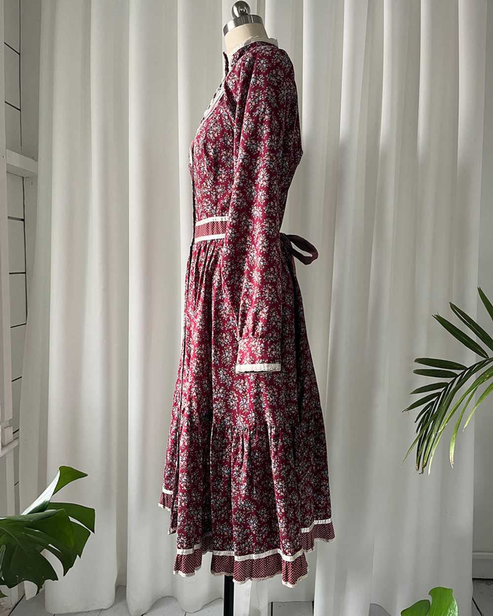 70s Gunne Sax Burgundy Floral & Velvet Dress - image 4