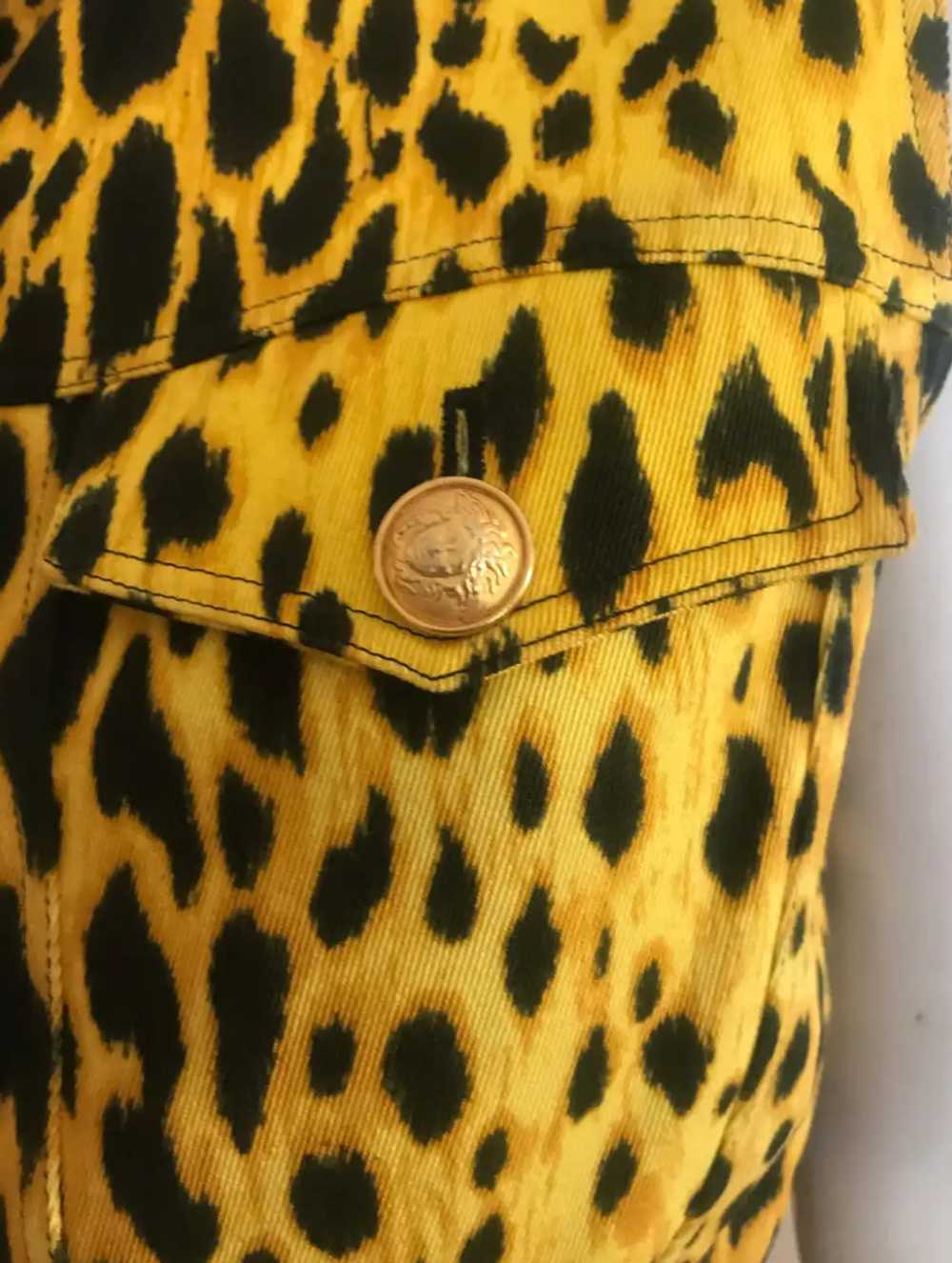1992 GIANNI VERSACE leopard vest & jeans - image 3