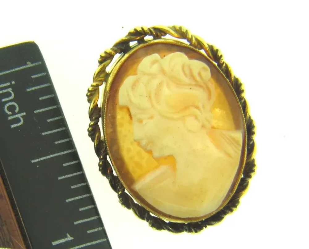 Vintage shell Cameo Pendant/Brooch in 12 KT gold … - image 3
