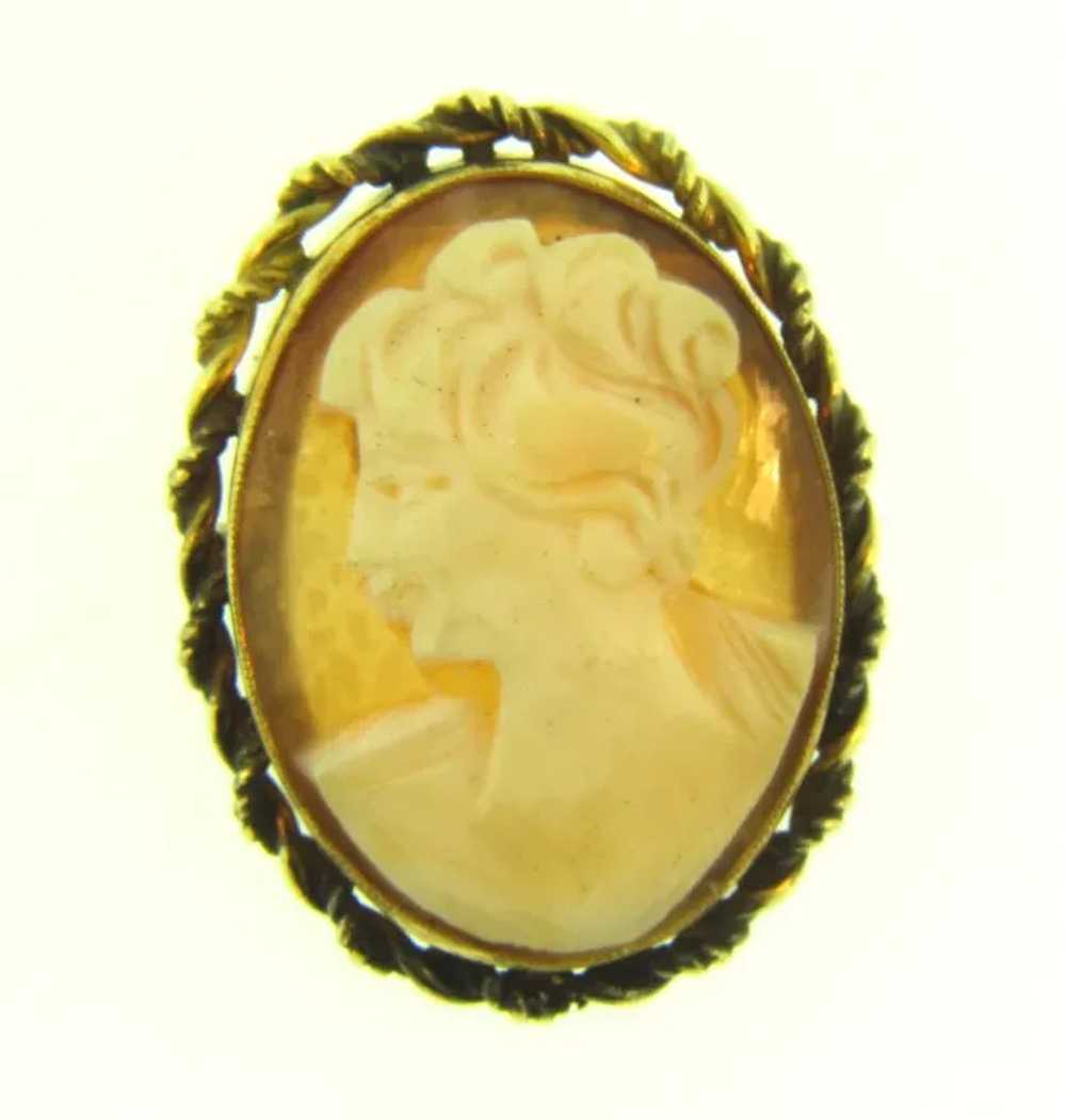 Vintage shell Cameo Pendant/Brooch in 12 KT gold … - image 4