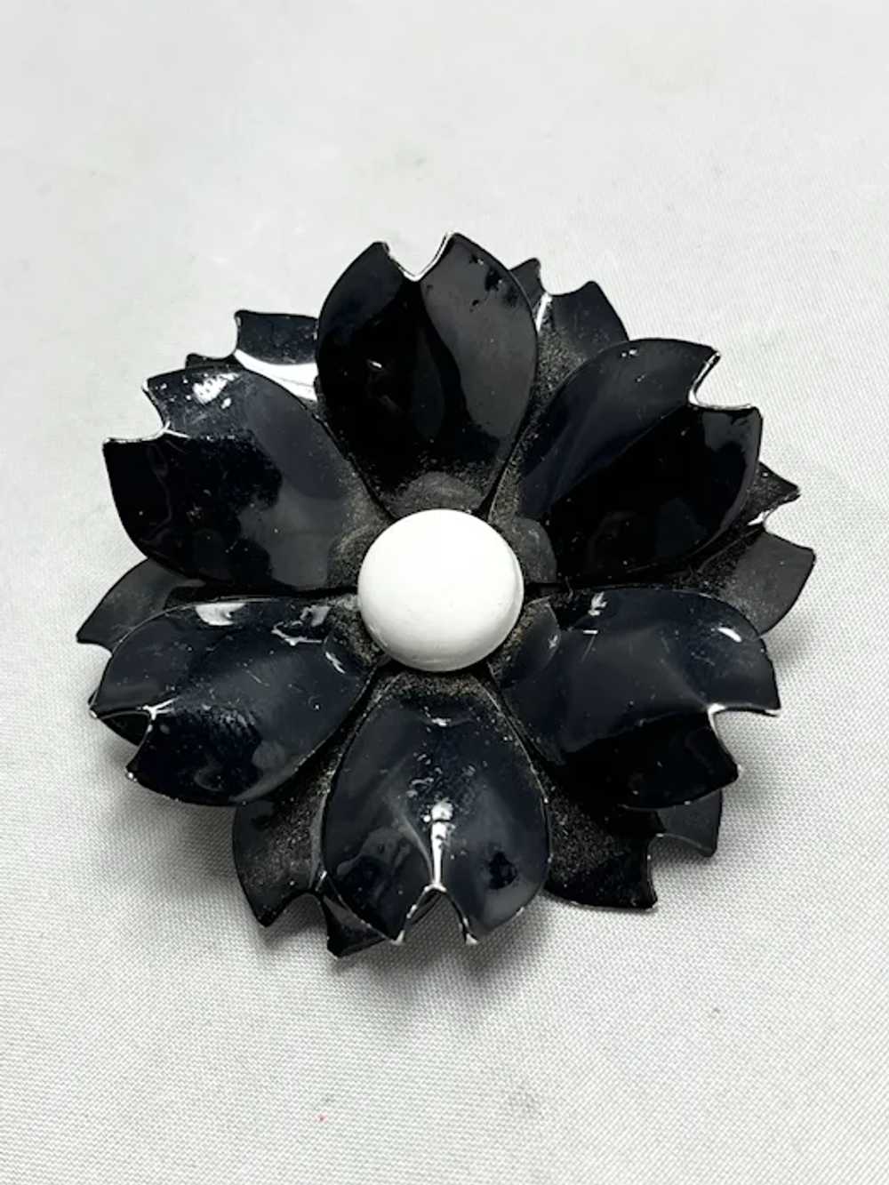 Vintage Black & White Enamel Flower Brooch Pin - image 2