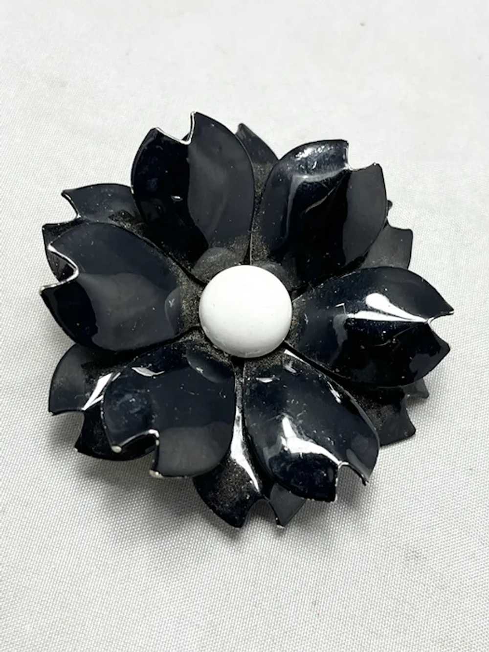 Vintage Black & White Enamel Flower Brooch Pin - image 3