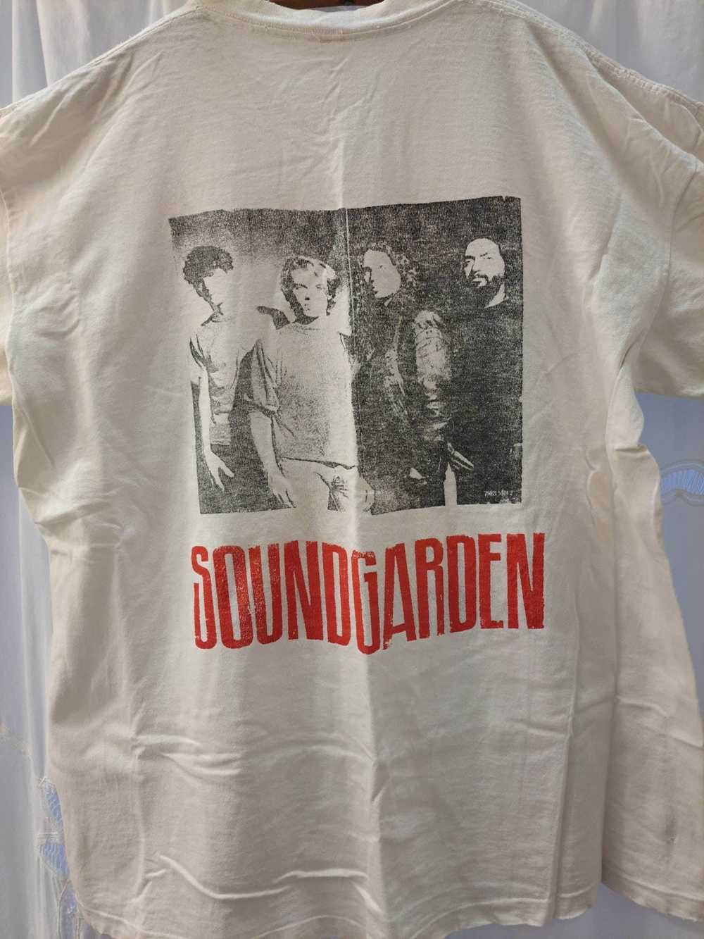Rock T Shirt Autographed Soundgarden Badmotorfing… - image 10