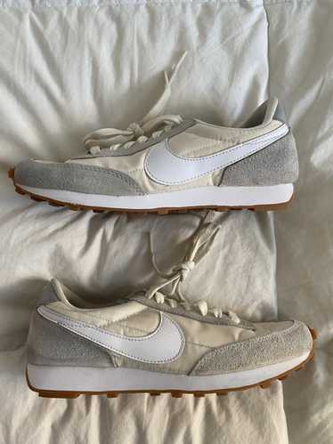 Nike Women’s Size 7 - Nike Daybreak White Gum