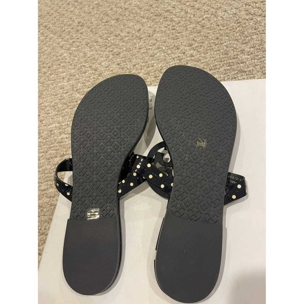 Tory Burch Patent leather flip flops - image 4