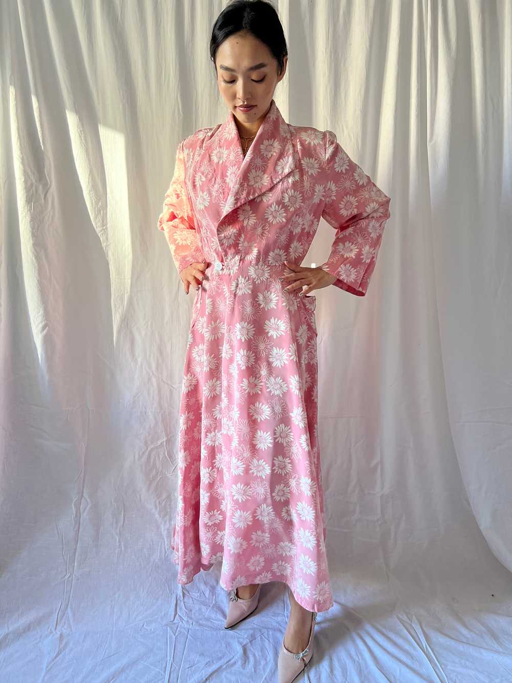 Vintage 1930s pink daisies gown robe - image 4