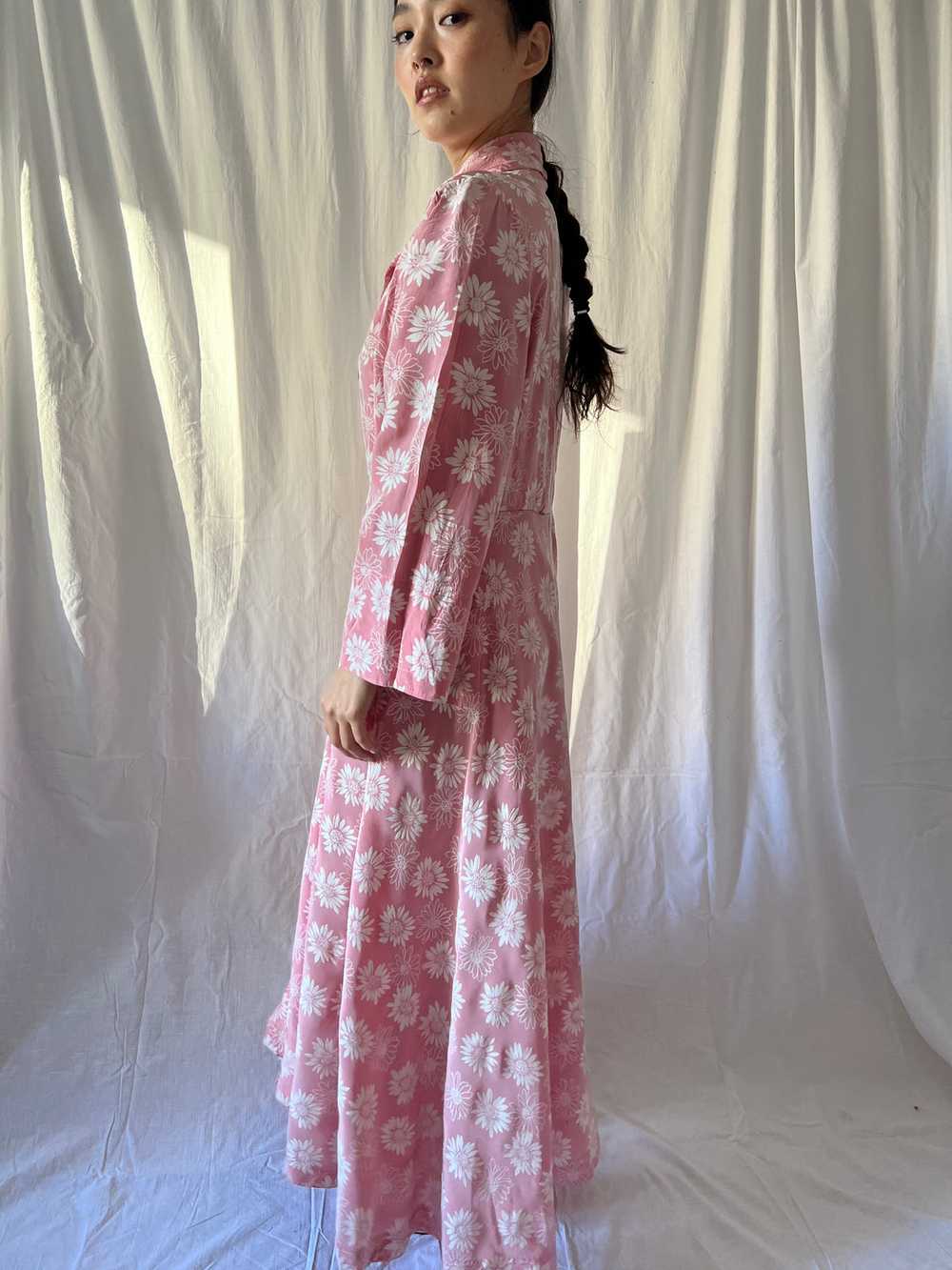 Vintage 1930s pink daisies gown robe - image 6