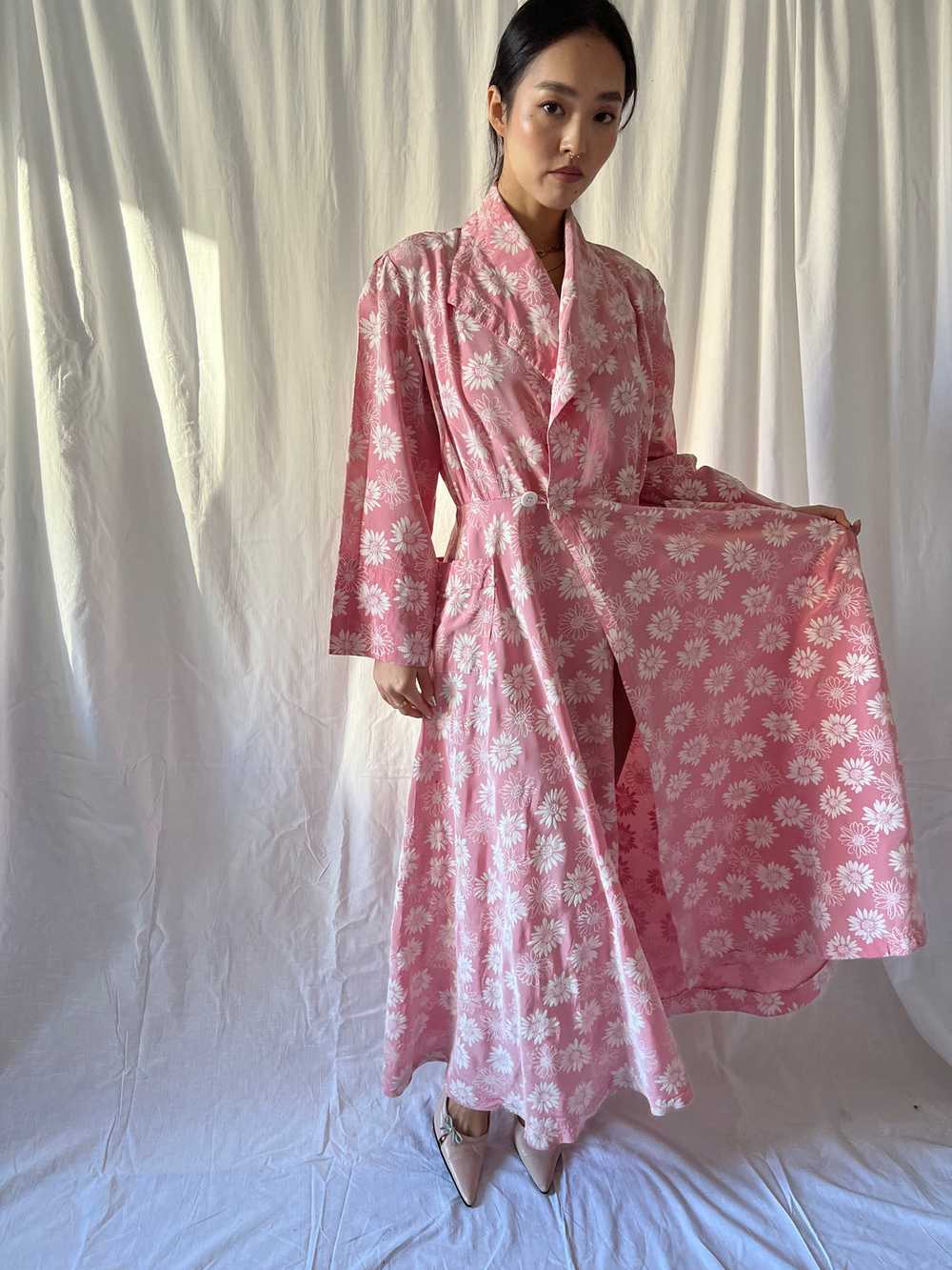 Vintage 1930s pink daisies gown robe - image 7