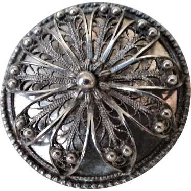 LOVELY Antique Silver Filigree Brooch, Eye Catchi… - image 1