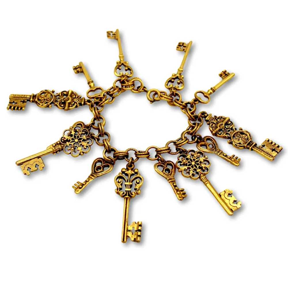 Vintage JULIANA Gold Ornate Skeleton Key Charm Da… - image 2