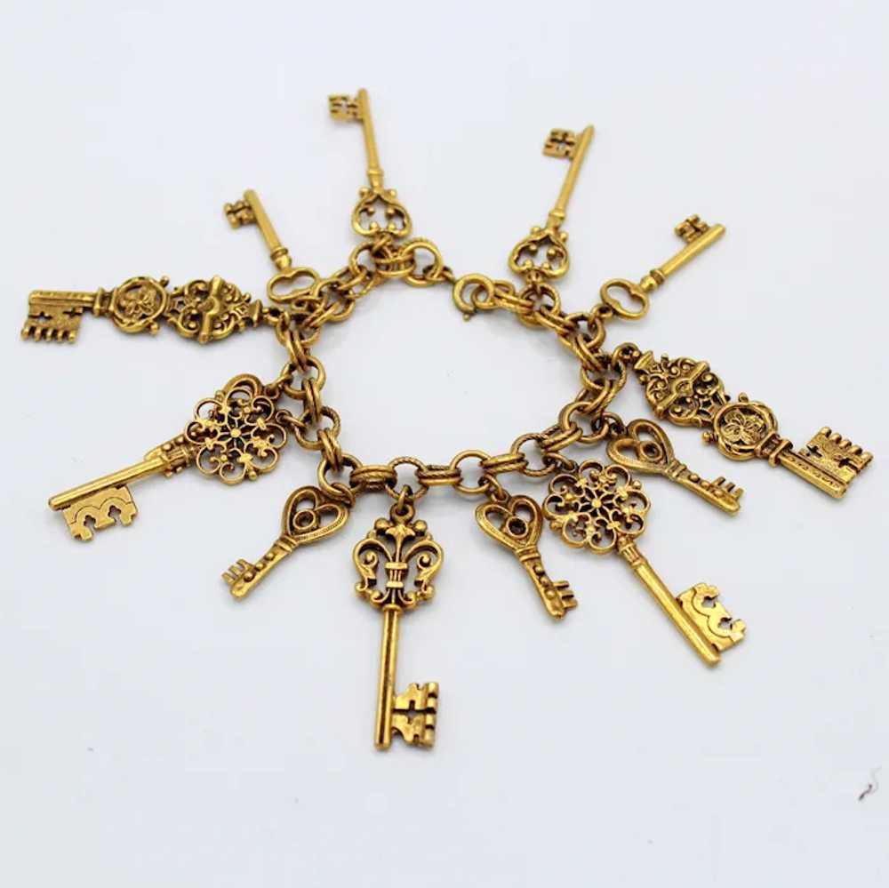 Vintage JULIANA Gold Ornate Skeleton Key Charm Da… - image 3
