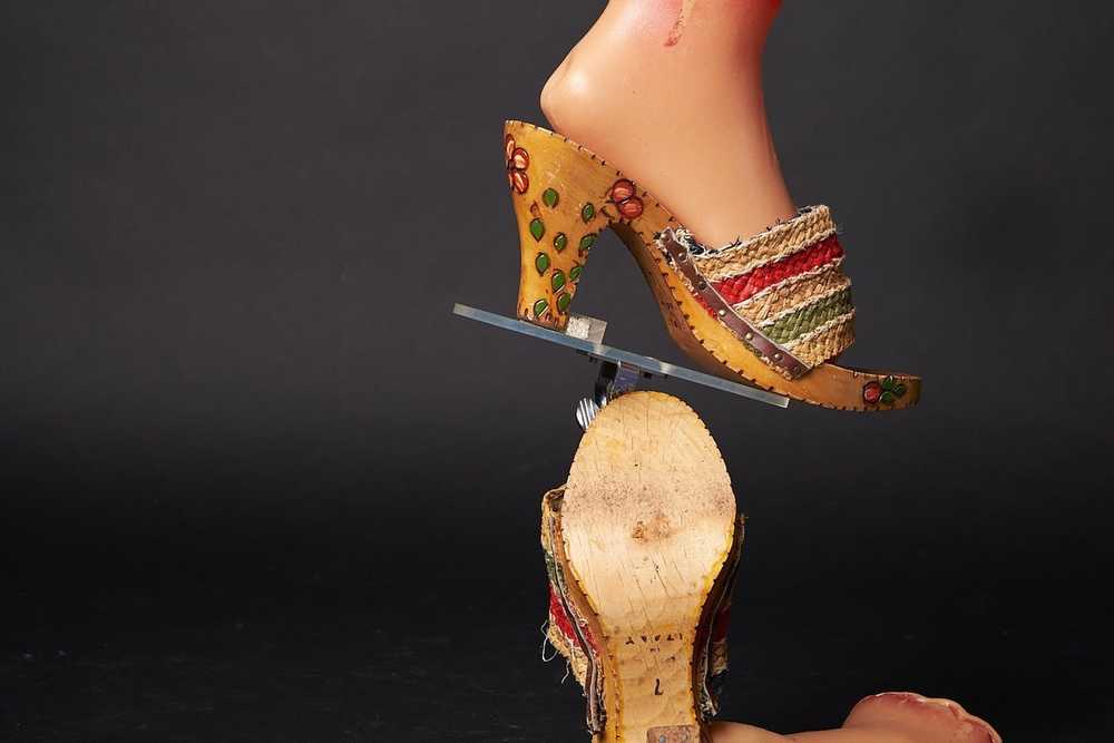 Vintage Vintage 1950s Straw Hand Painted Heels Sh… - image 8
