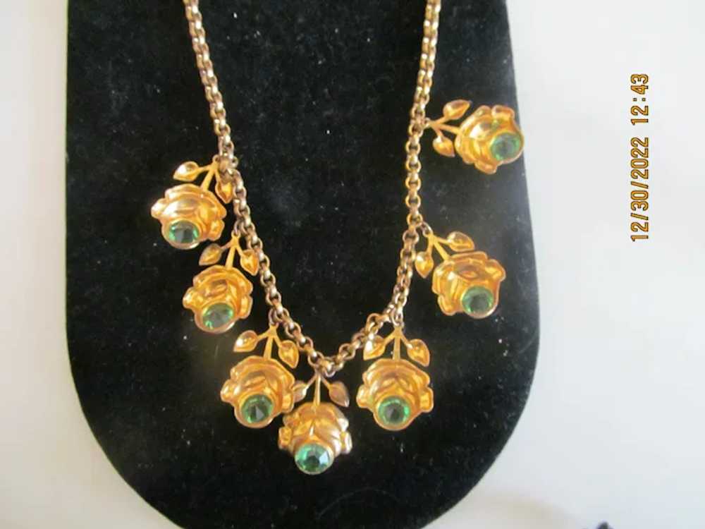 Lovely Early 30's flower necklace with green ston… - image 3
