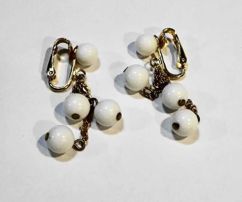 White Lucite Ball Drop Cluster Earrings Clips - image 2