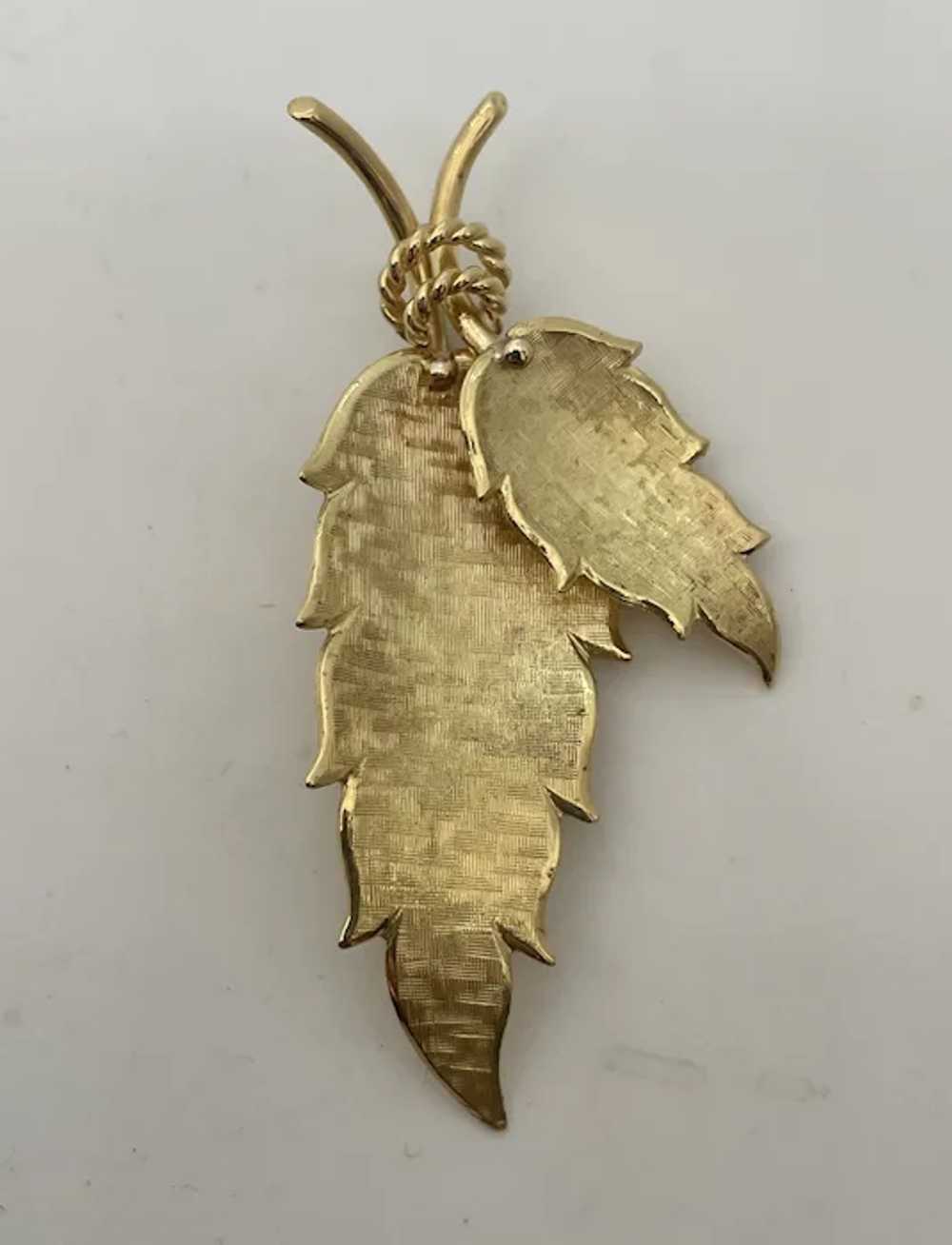 18k Yellow Gold Leaf Pendant - image 3