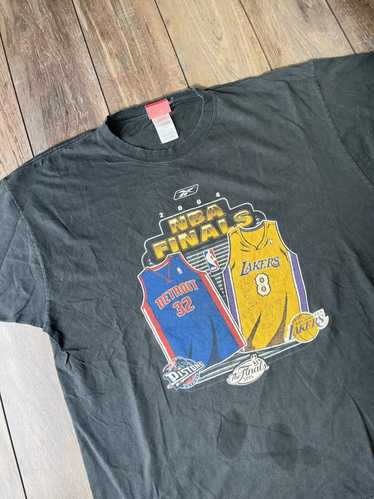 ShopExile 2004 NBA Finals Shirt Y2K Basketball T-Shirt Detroit Pistons La Lakers Graphic Tee Sports Championship Tshirt Retro White Vintage 00S Large