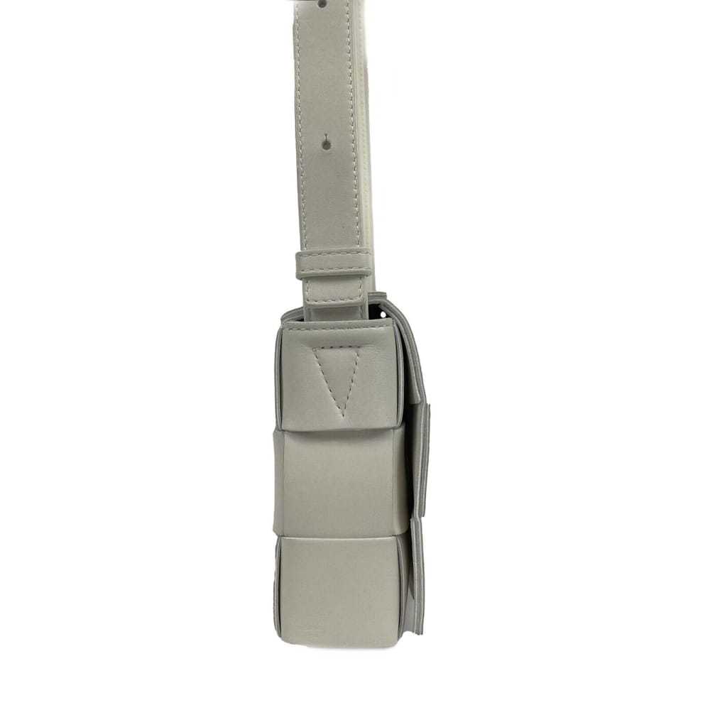 Bottega Veneta Cassette leather handbag - image 12