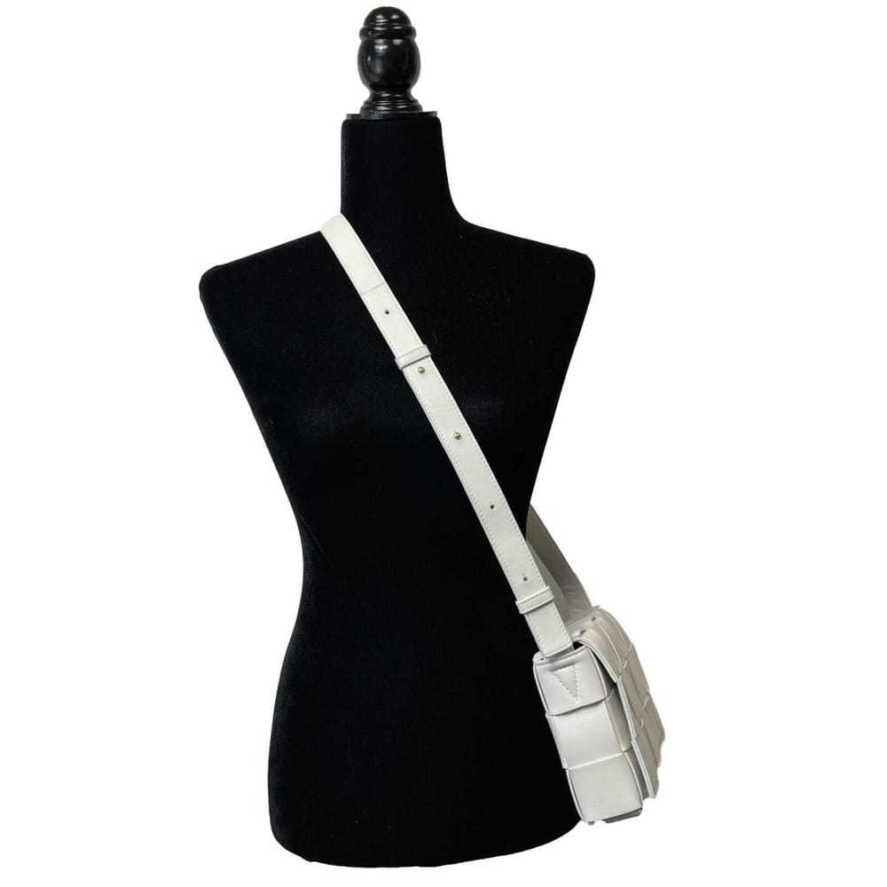 Bottega Veneta Cassette leather handbag - image 3