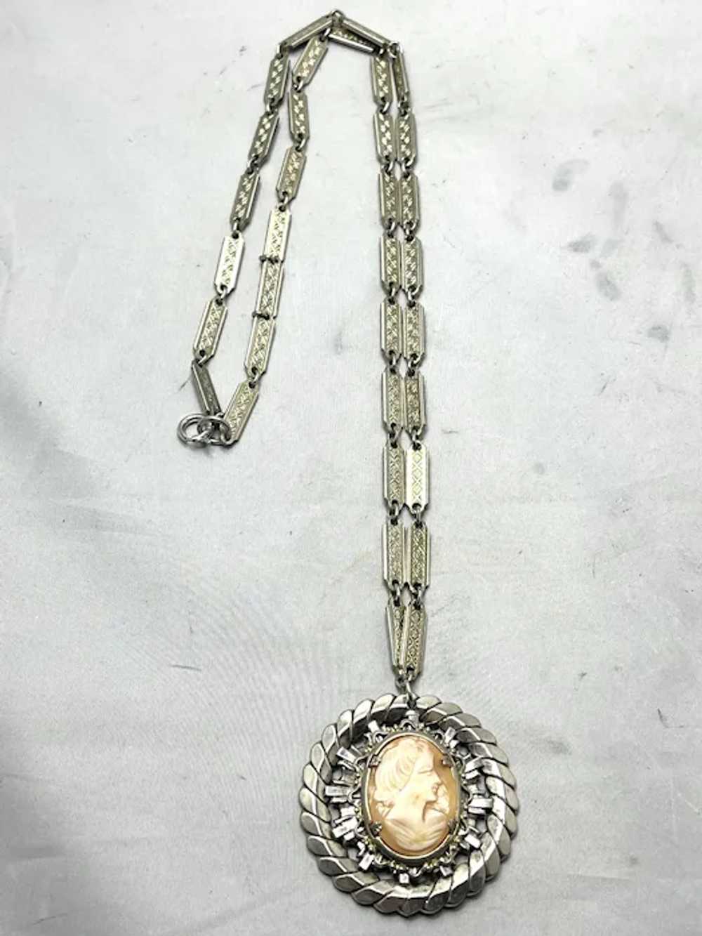 Vintage Cameo Pendant Chain Necklace - image 3
