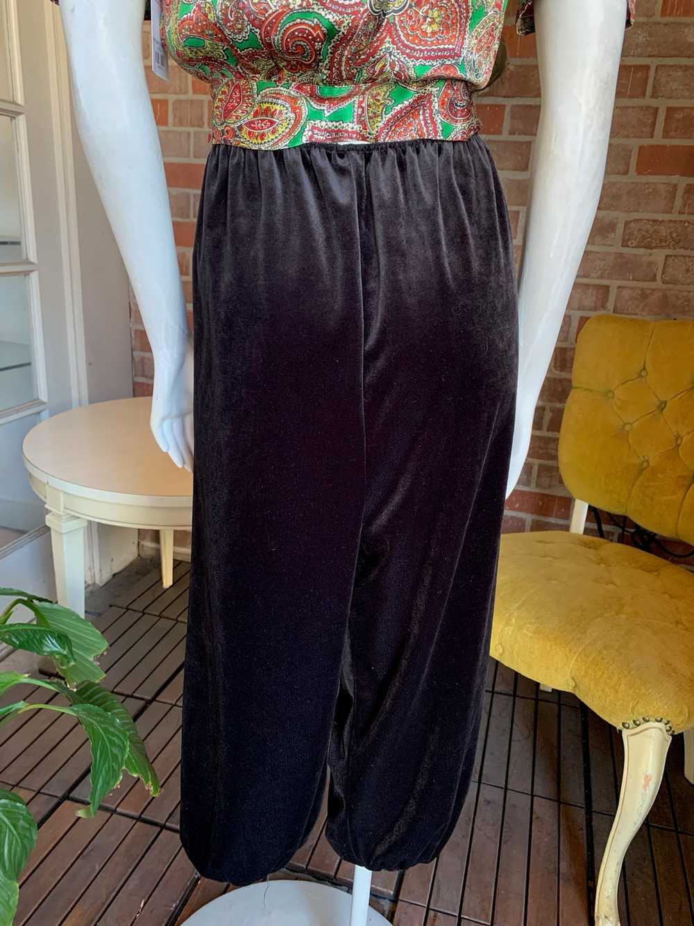 1980s Black Velvet Harlem Pants - image 4