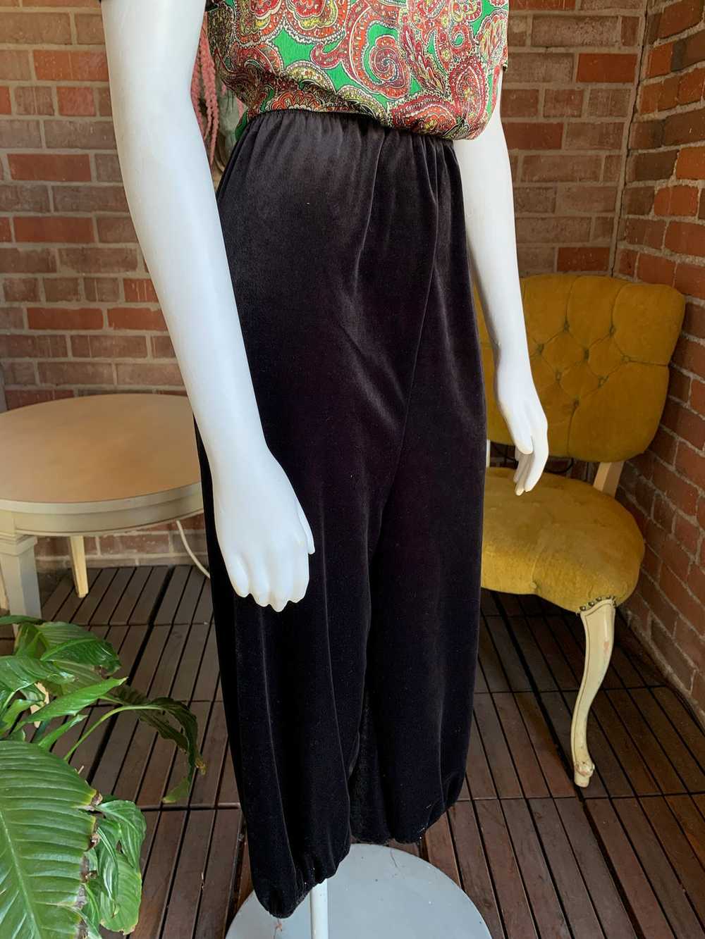 1980s Black Velvet Harlem Pants - image 5