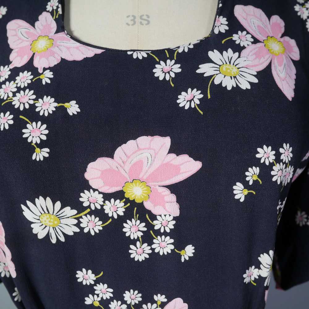 40s BLACK WITH PINK AND WHITE BUTTERFLY AND DAISY… - image 12