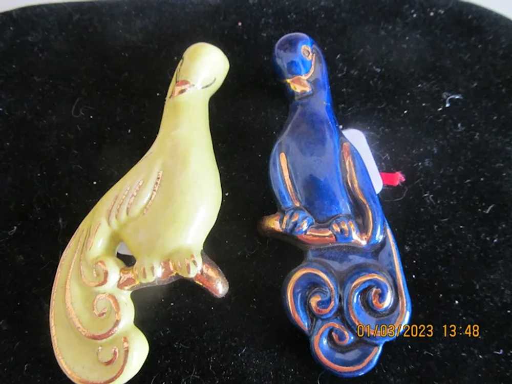 Two lovely Ceramic bird pins E. Horton or Norton? - image 4