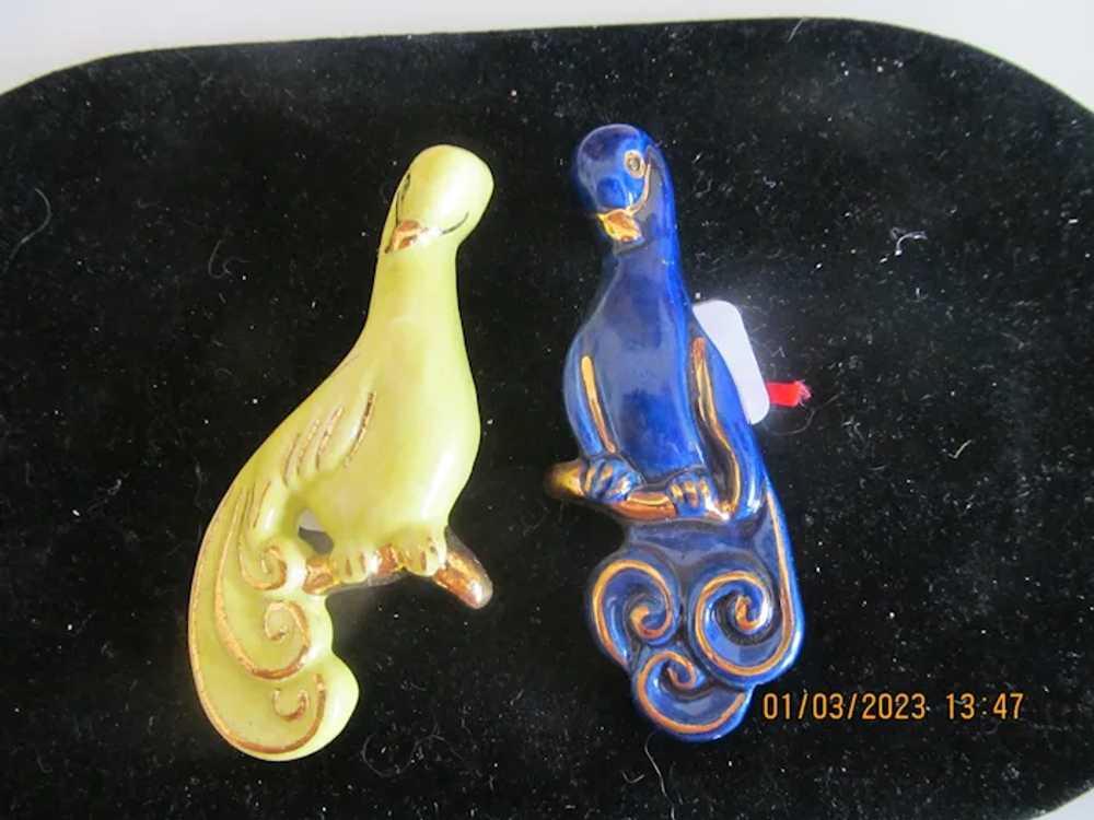 Two lovely Ceramic bird pins E. Horton or Norton? - image 5