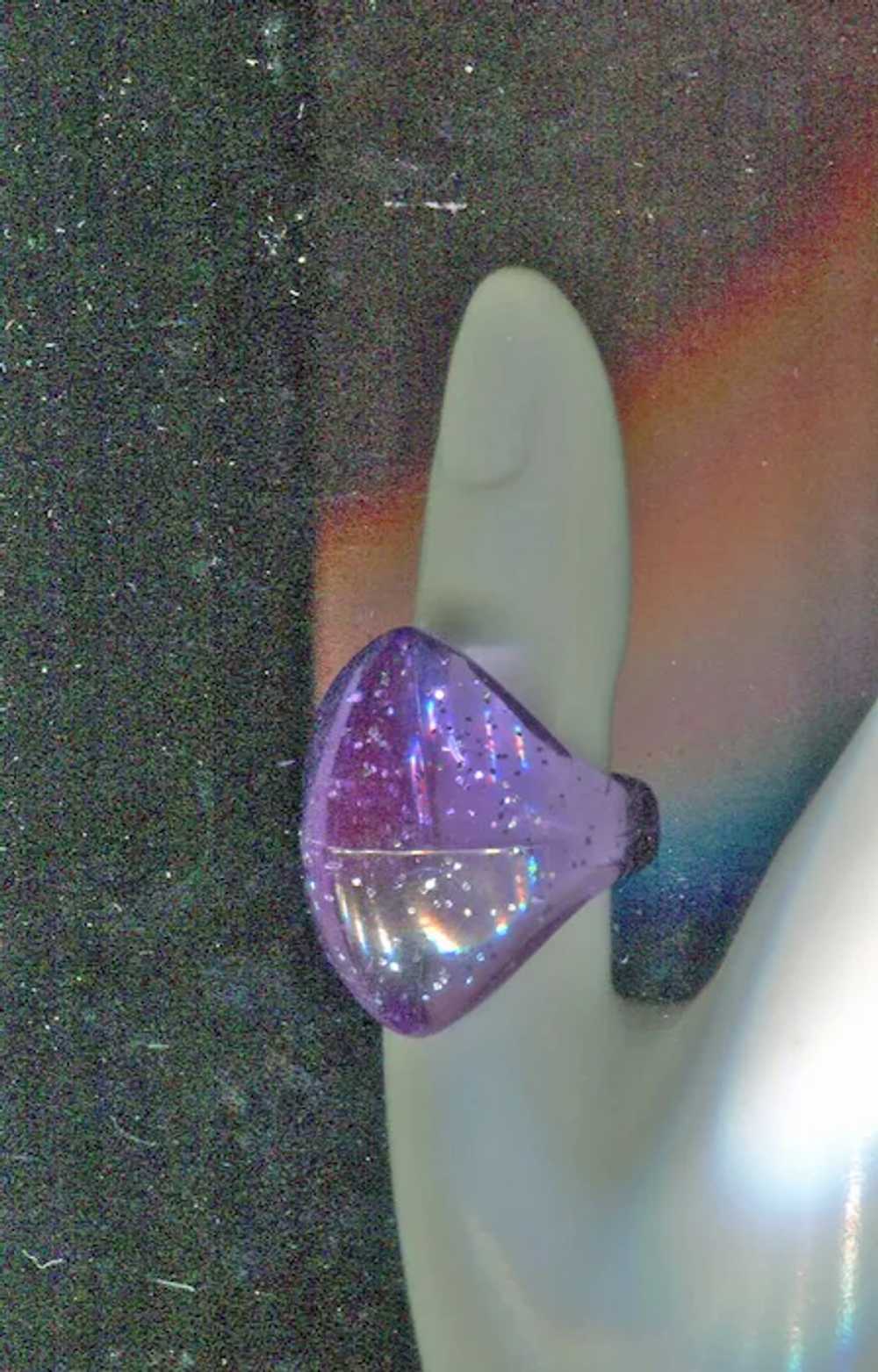 Vintage Huge Light Purple Confetti Lucite Ring - image 2