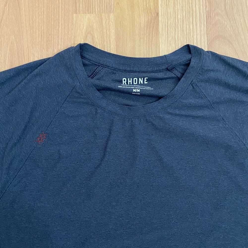 Streetwear Rhône Men’s Reign Workout Shirt Size M… - image 2
